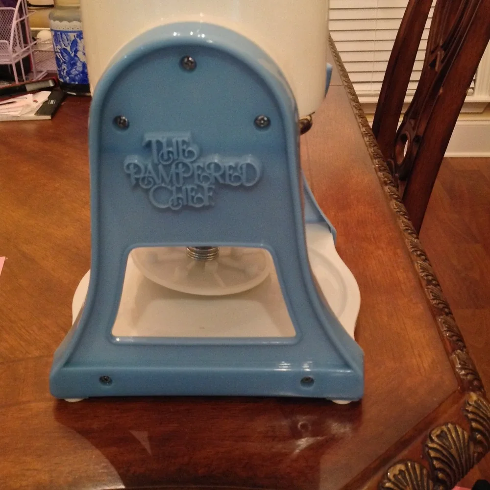 Pampered Chef Ice Shaver Manual Hand Crank White Blue Vintage 1995 Kitchen Tool